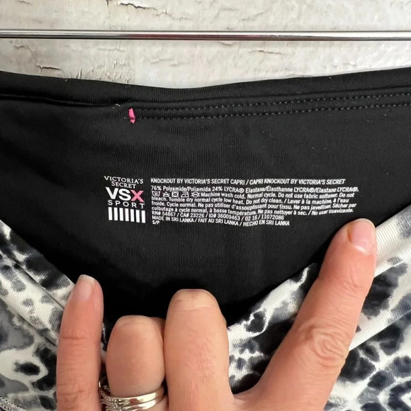 Victoria’s secret vsx knock out black  white capri athletic leggings size small - Picture 6 of 8